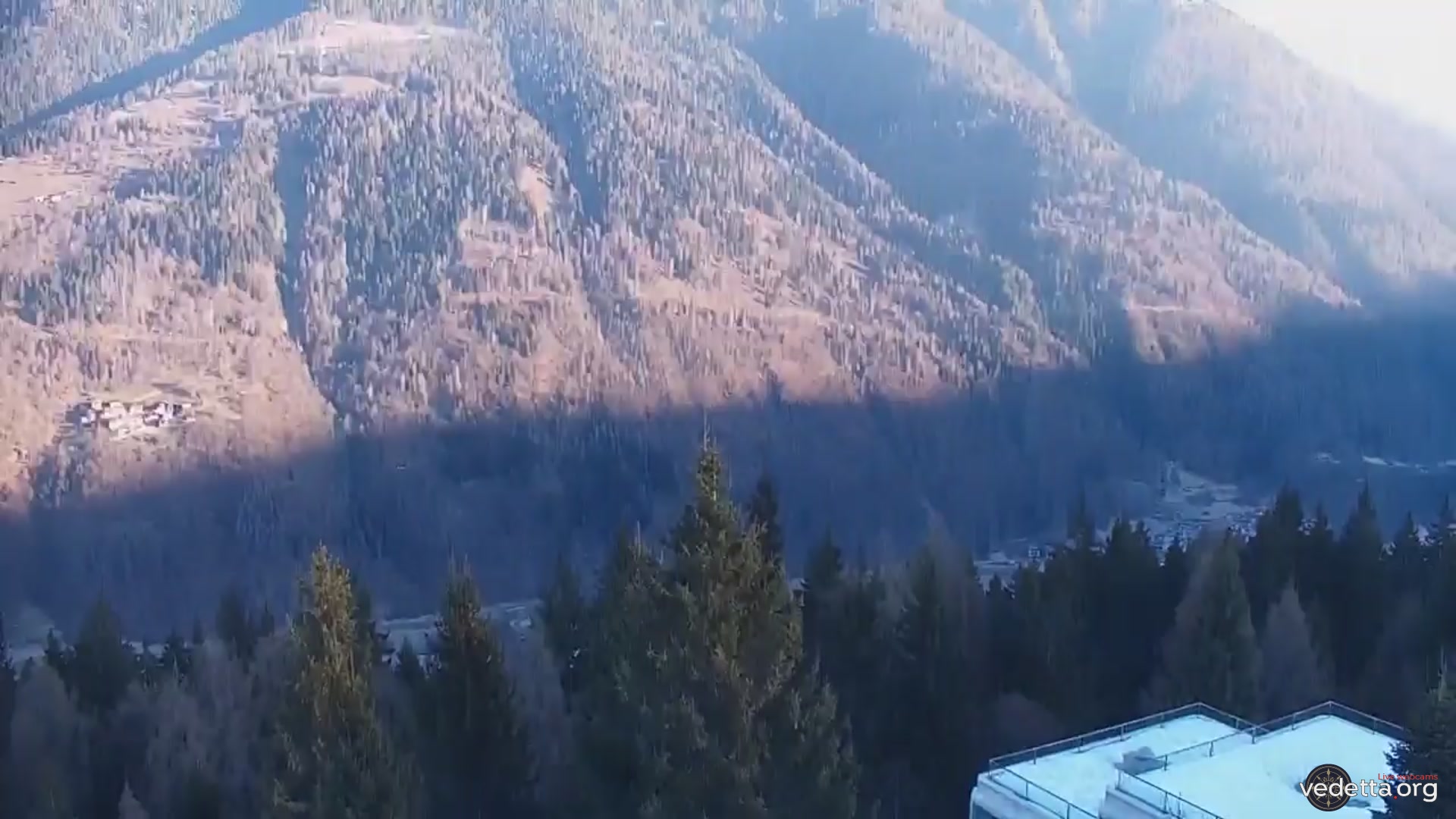 immagine della webcam nei dintorni di Passo Tonale: webcam Marilleva