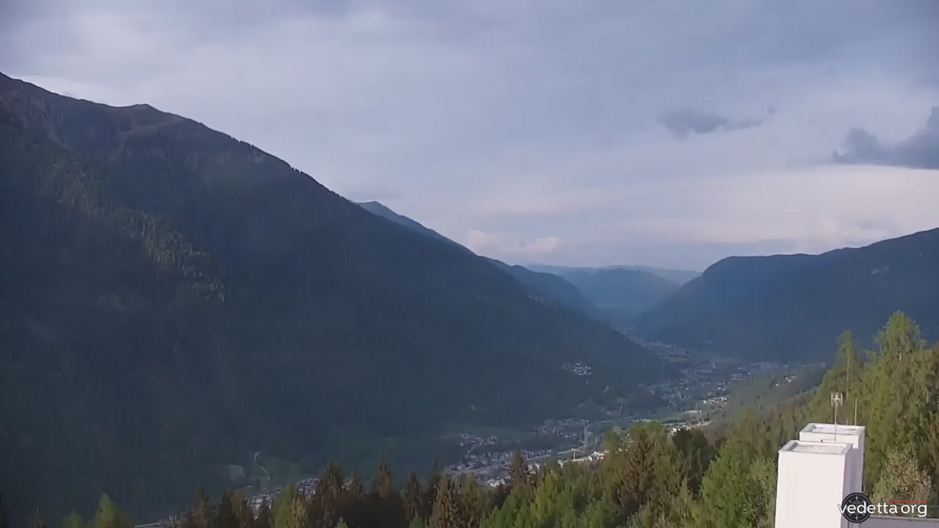 immagine della webcam nei dintorni di Passo Groste': webcam Marilleva