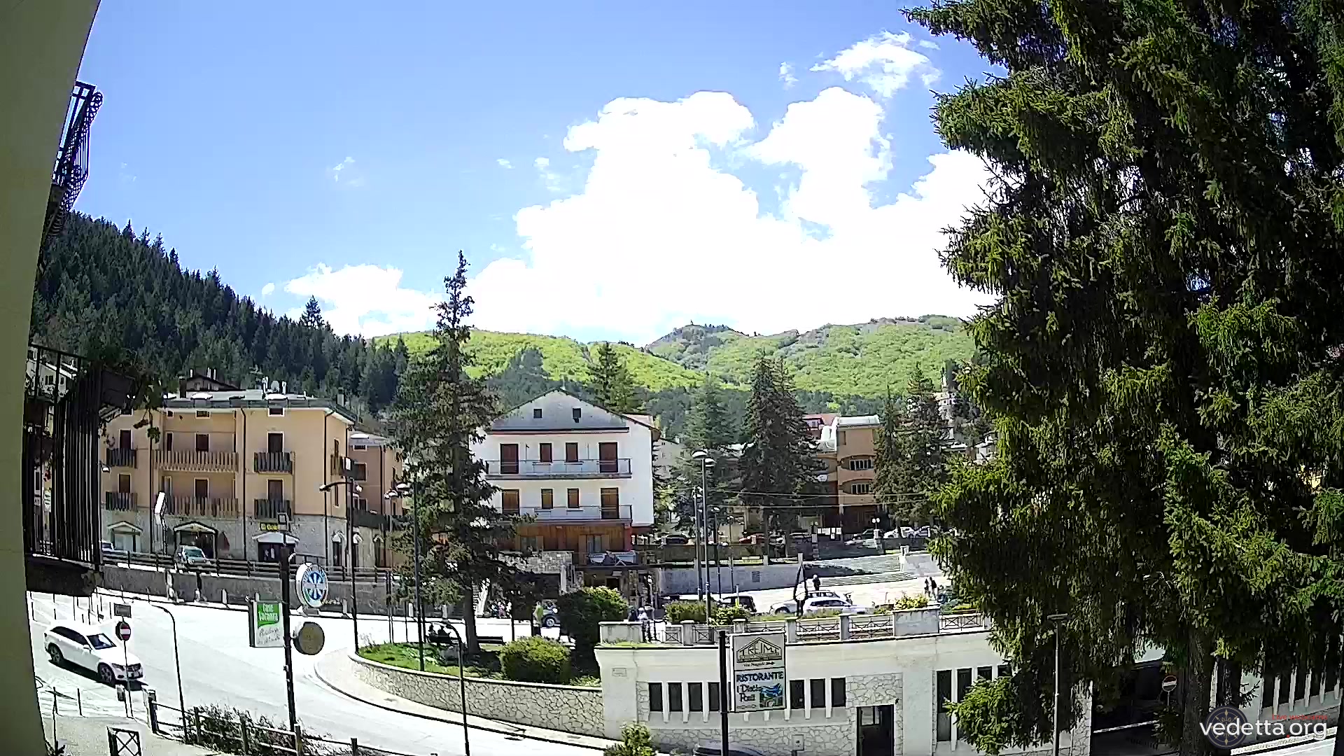 immagine della webcam nei dintorni di Pettorano sul Gizio: webcam Roccaraso