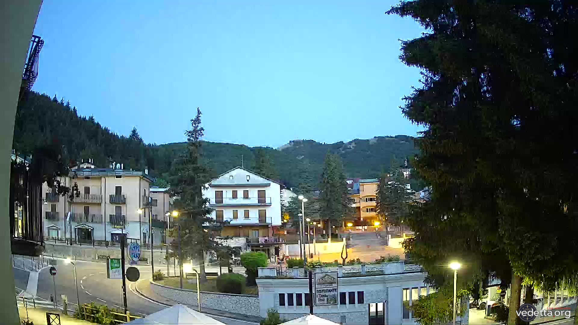 immagine della webcam nei dintorni di Pettorano sul Gizio: webcam Roccaraso