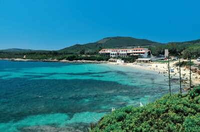 Spiaggia di Punta Negra Alghero con sabbia chiara