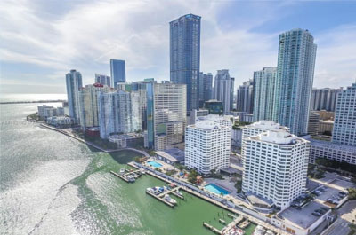 Brickell Miami: distrito financeiro e vida de luxo por Biscayne Bay